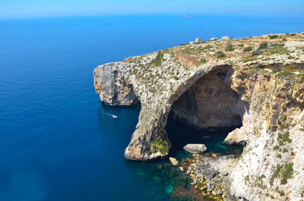 Blue Grotto par Mario Galea