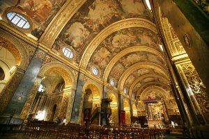 st-johns-co-cathedral-interior-10
