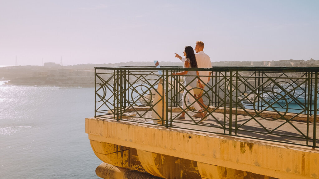Couple en Vacances à Malte - Upper Barrakka Gardens à La Valette