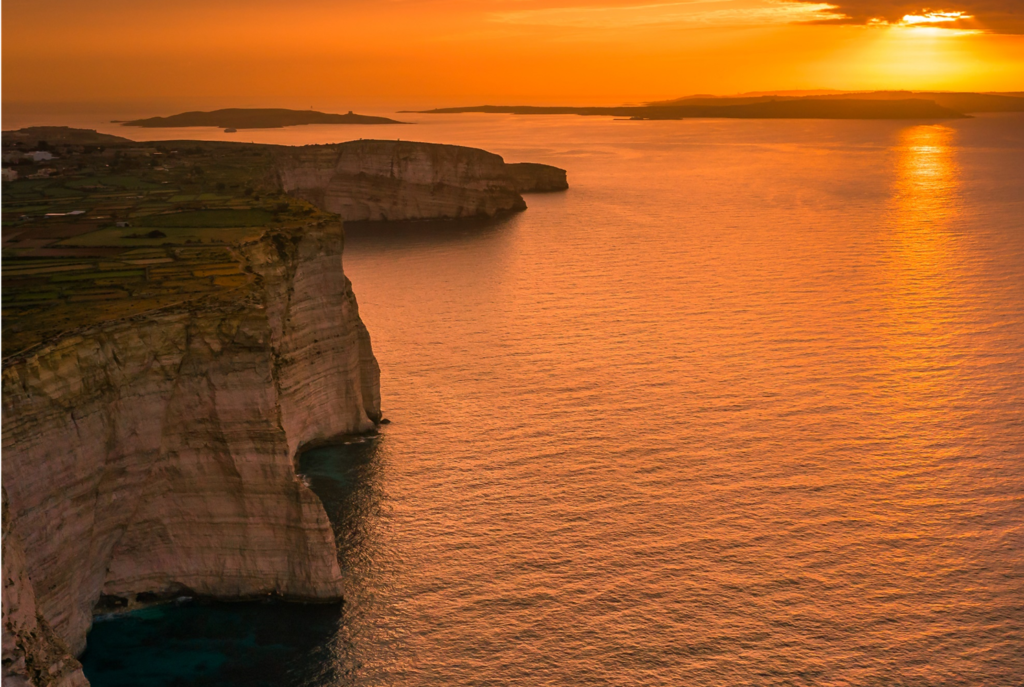 Coucher de Soleil sur les falaires de Ta Sanap à Malte