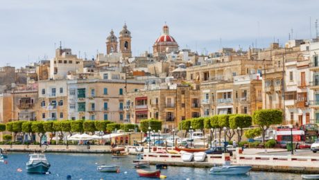 ANGLAIS, PLAGE ET SOLEIL À MALTE