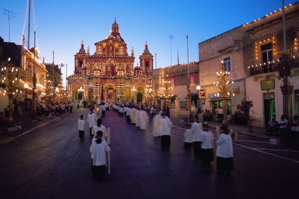 Découvrir l’ambiance unique de festa de Malte