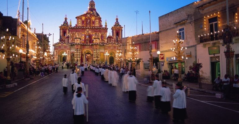 Découvrir l’ambiance unique de festa de Malte